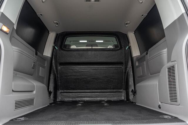 Volkswagen Carravelle | Automaat | Led | Camera | Carplay | Navi | Zijschuifdeur R+L | Adapt.Cruise | Trekhaak 